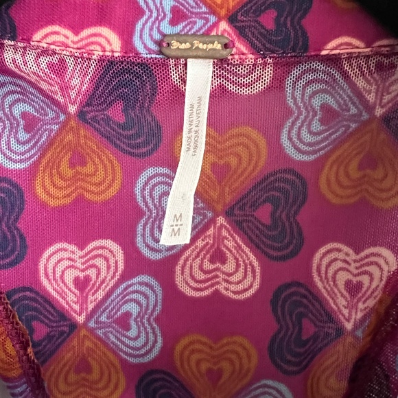 “Free People” love is here as a Sheer sleeveless top with ruching - Picture 7 of 10